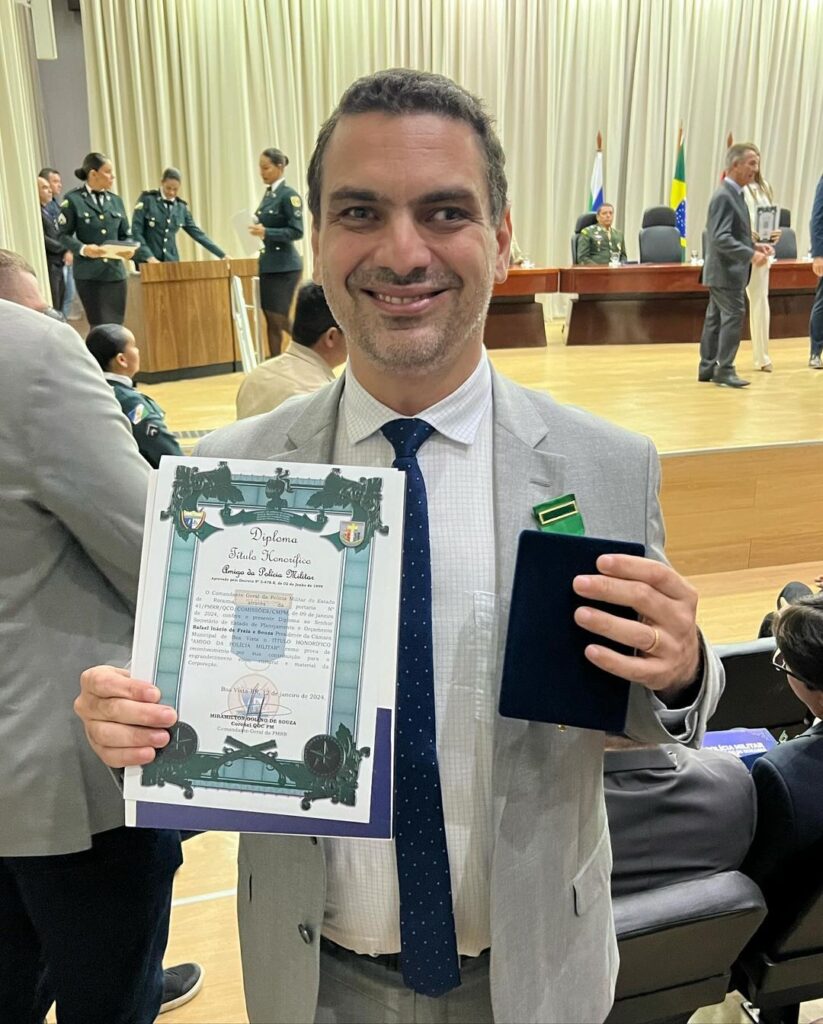 Secretário Rafael Fraia recebe o título Amigo da Polícia Militar